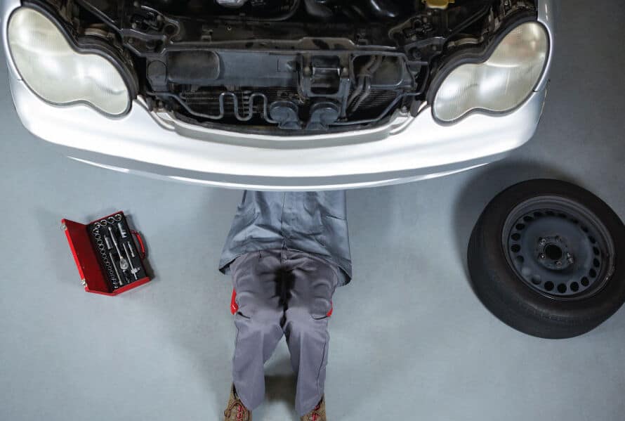 Mecánico móvil Houston servicio profesional de vehículos reparación móvil Race Track Auto Center Westchase