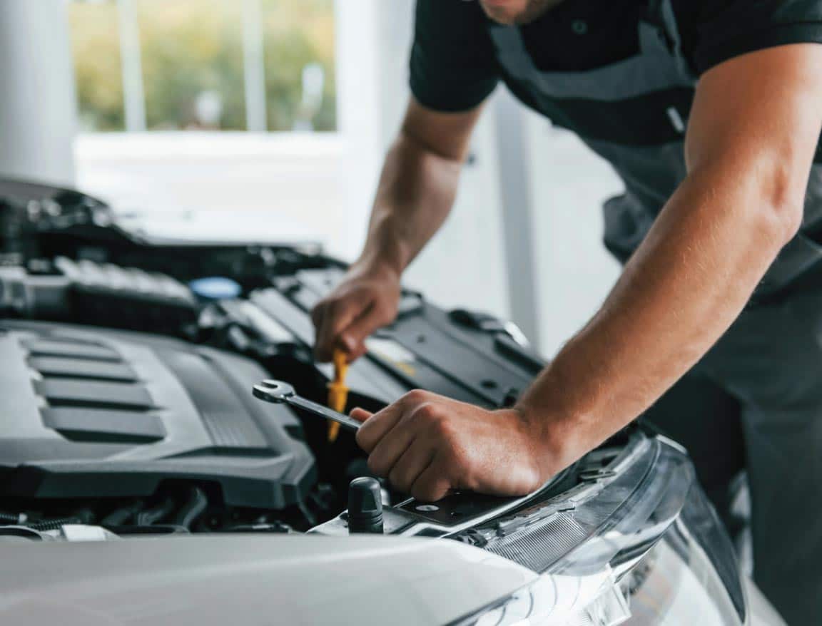 Servicio profesional de reparación y mantenimiento de motor en Race Track Auto Services